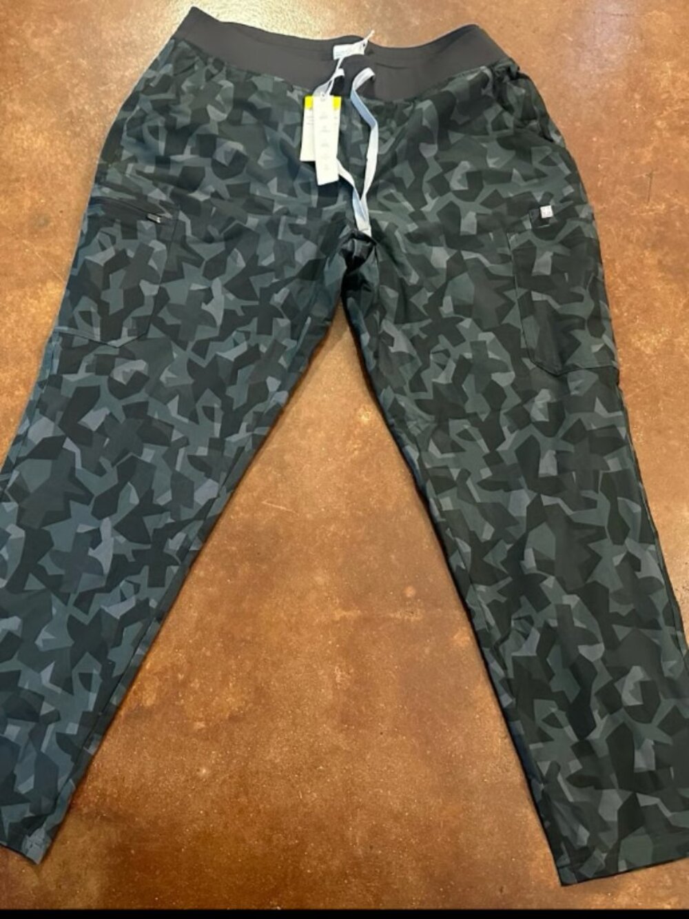 NWT FIGS Men XL Cairo Cargo Scrub Pants Geometric Camo Drawstring